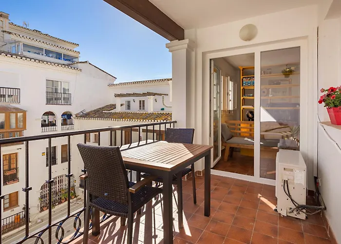 Duquesa Port Studio Apartment - Bright Sunlit Terrace